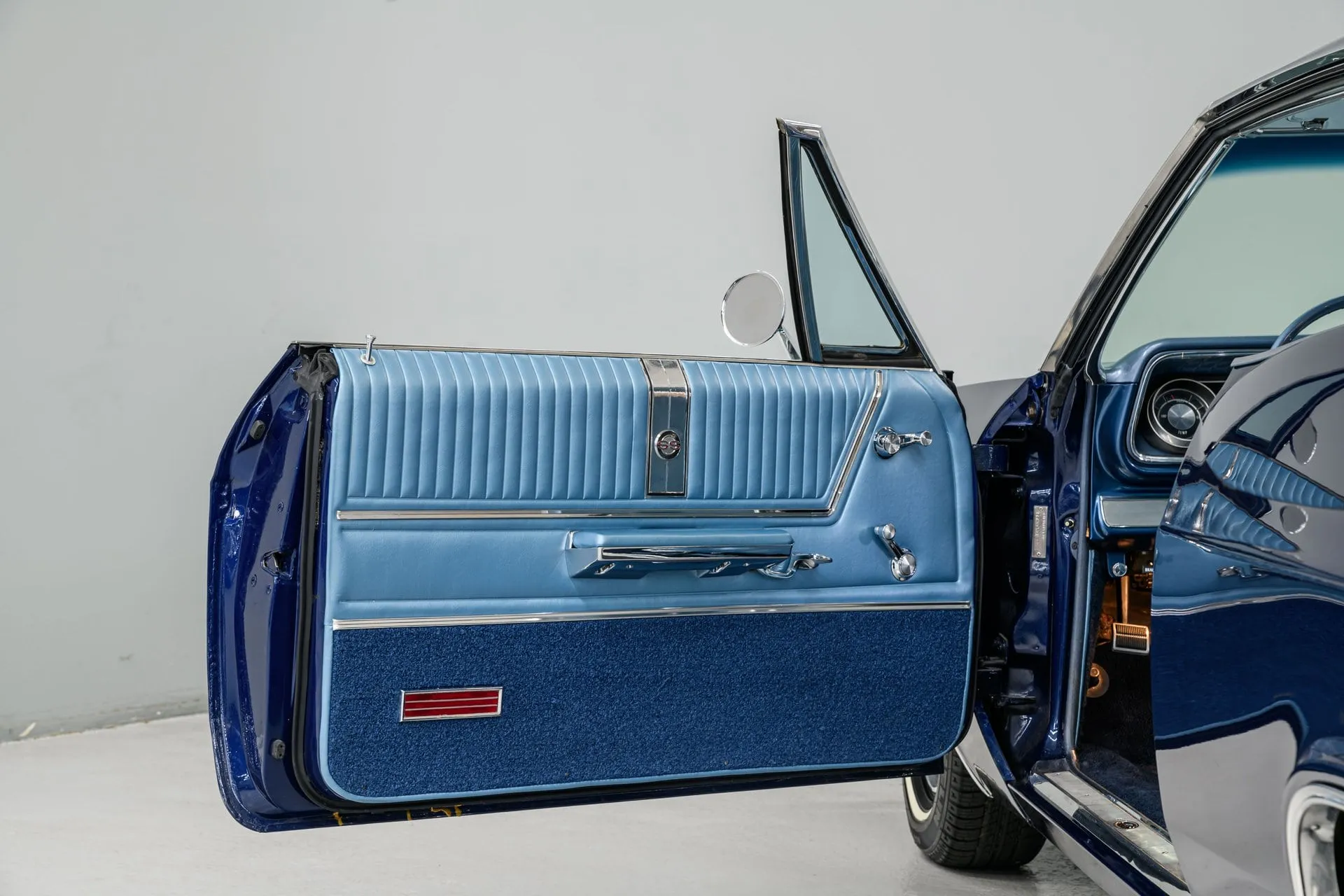 1965 chevrolet impala ss image 0